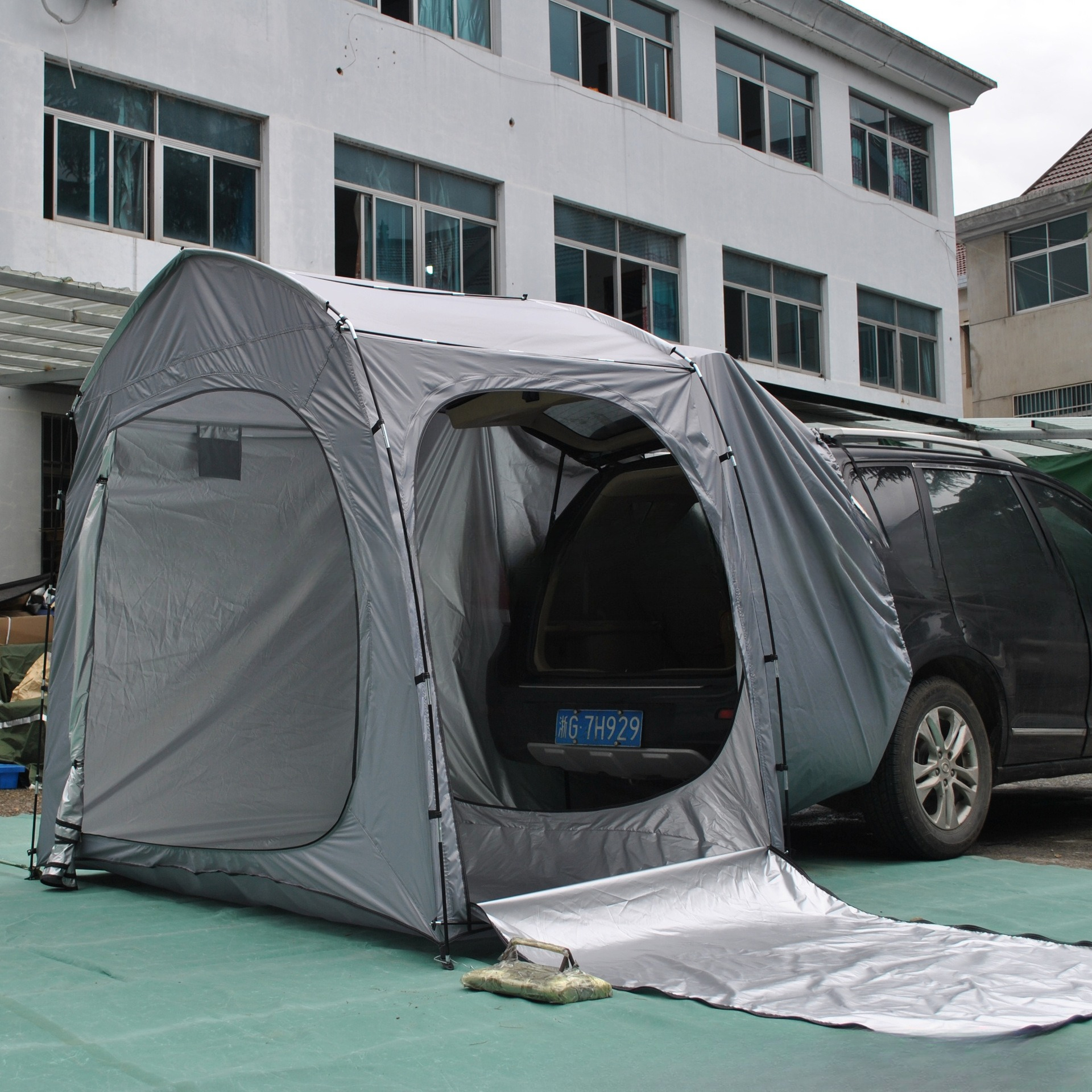 Emergency Mylar Tent - Easy to store full-model rear tents,
